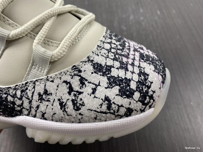 Retro Bone Snake Light Low Jordan CD6847-002 11 0214